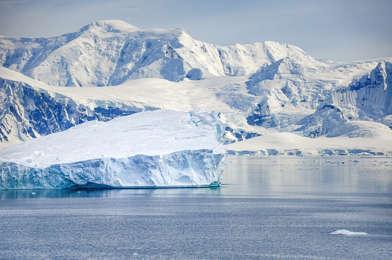 iceberg, ocean, winter-7994536.jpg